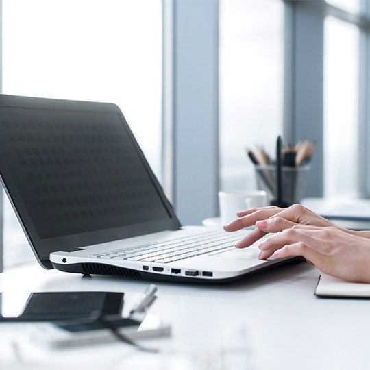 laptop ile çalışma 