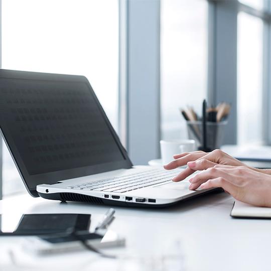 laptop ile çalışma 