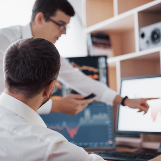 teknoloji-ile-calisan-insanlar