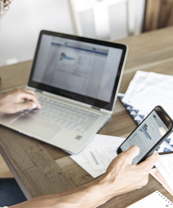 akıllı telefon tutan eller